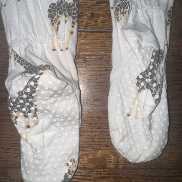 Kyte Baby Bamboo Giraffe Zipper Footie Size 6-12 Month - Picture 4 of 4